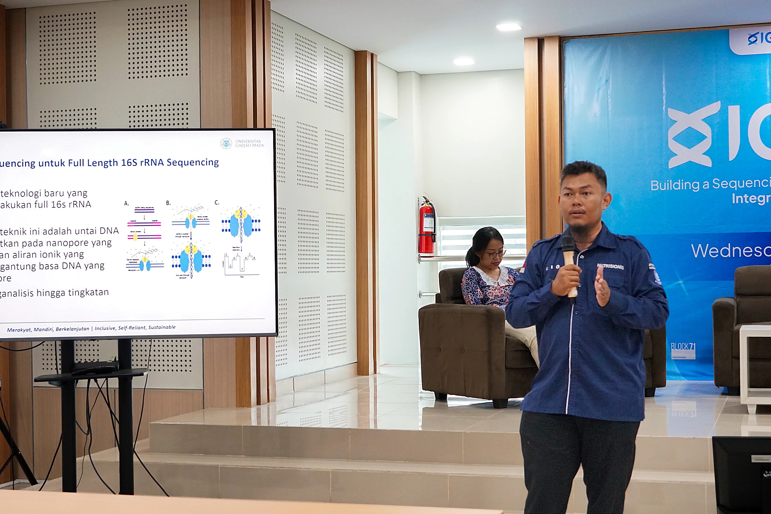 Dr. Rio Jati Kusuma presenting on full-length 16S Nanopore sequencing in microbiome research